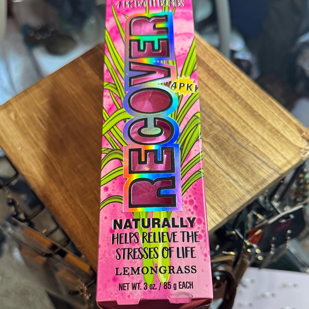 Onyx Recover Lemongrass Bath Soak - Pink and Green